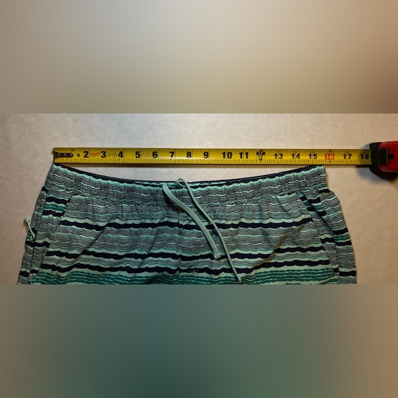 L.L.Bean Men’s Baggies Size Medium Light Green Sea Foam Ocean Wave Print - Picture 10 of 16